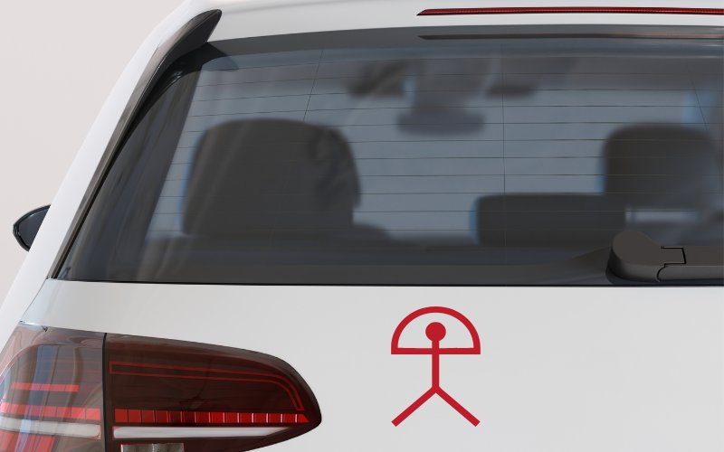 Wat betekent dit symbool op de achterkant van auto's in Spanje?